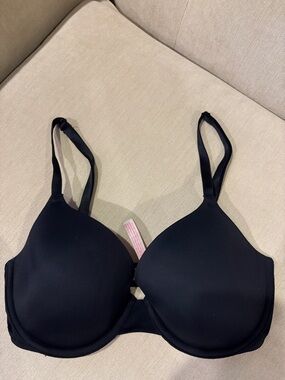 PINK Victoria's Secret Black Molded T-Shirt Bra